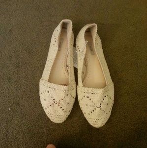 (NEW) Urban Outfitters Beige Ivory Flats